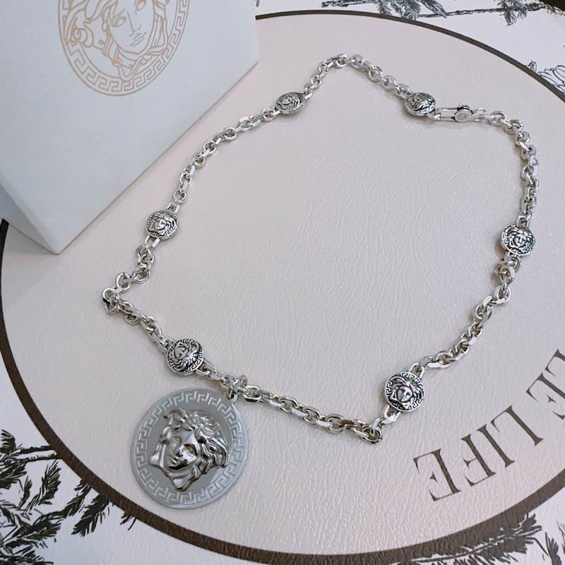 Versace necklace lyx220